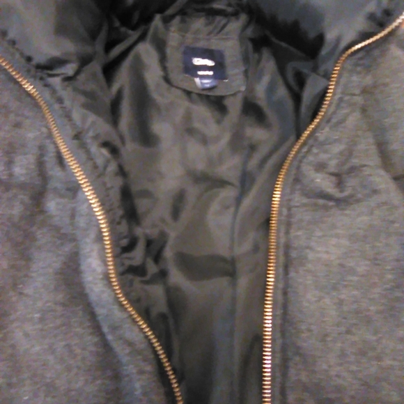 GAP Down Dk. Gray Puffer Vest - Picture 4 of 4